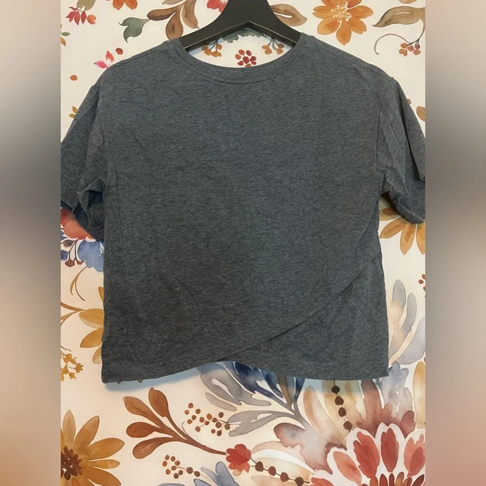Converse Girl’s Size 16 Grey Pink Blue Logo Brand Casual Cropped Tee